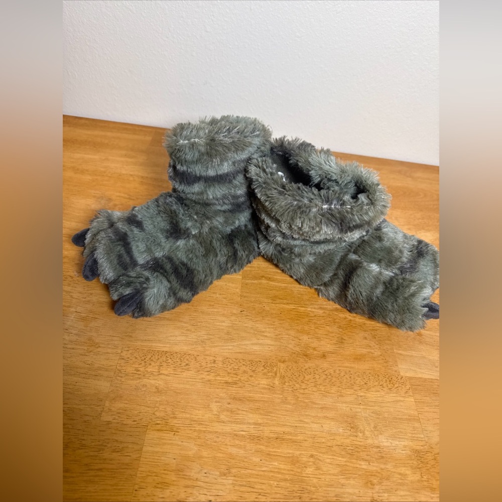 Carters Kids Monster Feet Fuzzy House Shoes XL 11-12 Green NWT - Picture 2 of 4